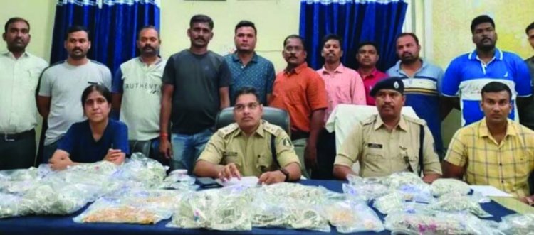 कंबल बेचने के बहाने ज्वैलरी शोरूम में चोरी, मध्यप्रदेश में पकड़े गए 12 चोर