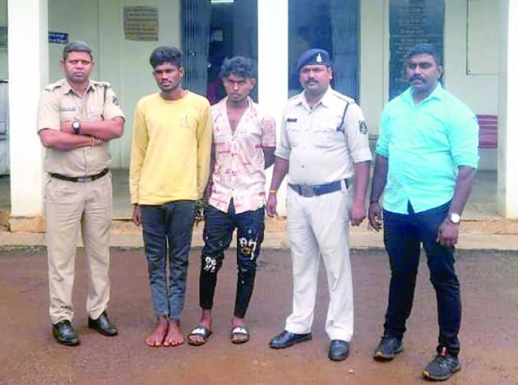 चोरी की लोहा के साथ 2 आरोपी गिरफ्तार