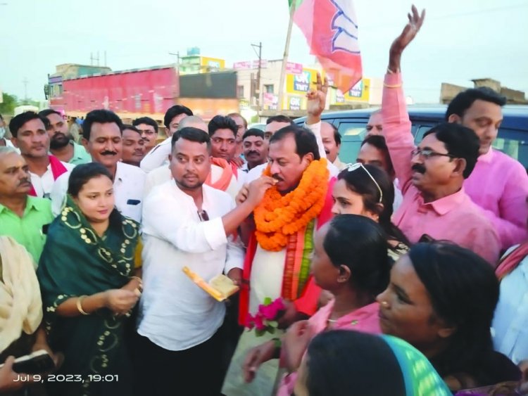 घोषणा पत्र समिति अध्यक्ष बनने पर दुर्ग सांसद विजय बघेल का कार्यकर्ताओं ने किया भव्य स्वागत