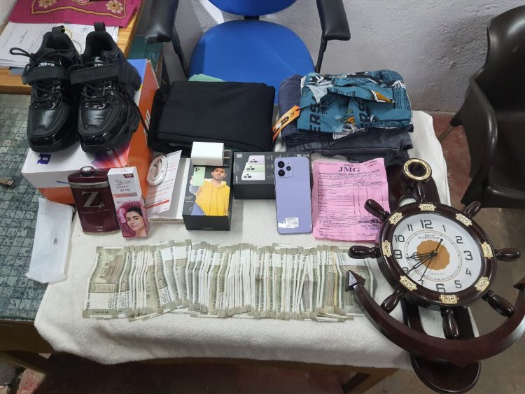 दुकान का शटर तोड़ चोरी करने वाले 3 नाबालिग पुलिस गिरफ्त में, 30 हजार नकदी सहित 50 हजार का सामान जब्त