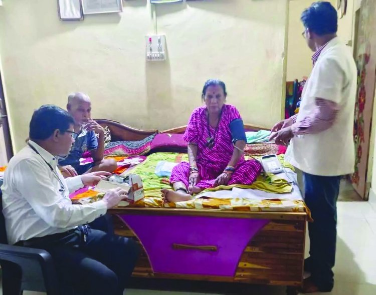 मुख्यमंत्री भूपेश बघेल के निर्देश पर डॉक्टरों की टीम पहुंची तीजन बाई के घर
