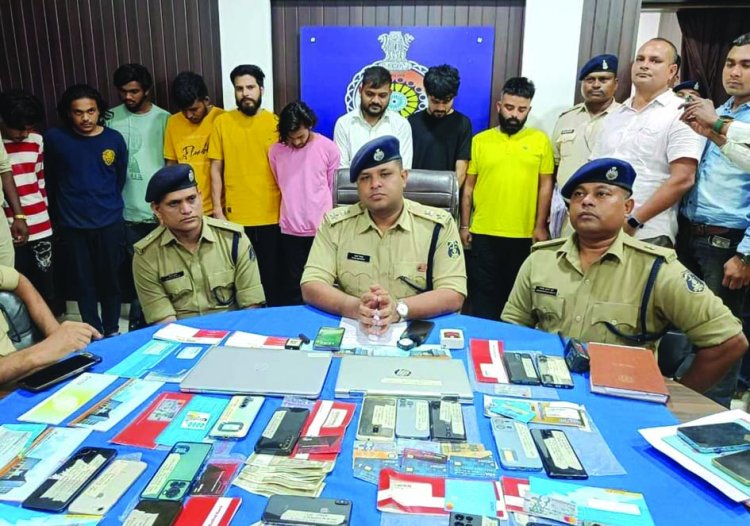 दुर्ग पुलिस ने महाराष्ट्र में छापा मार रेड्डी अन्ना ऑनलाइन सट्टा संचालित करते 9 सटोरियों को धरदबोचा
