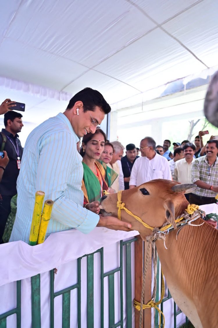धूमधाम से मनाया गया प्रदेश का पहला त्योहार हरेली, गृहमंत्री संग विधायक देवेंद्र यादव ने चखा छत्तीसगढ़ी व्यंजन का स्वाद