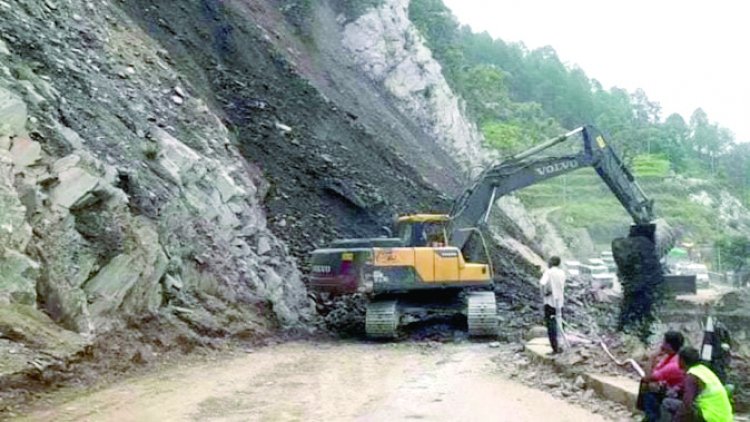 गंगोत्री-यमुनोत्री और बदरीनाथ हाईवे समेत 275 सड़कें बंद