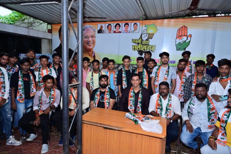 श्रमिक नगर छावनी के सक्रिय सदस्यों ने छोड़ा भाजपा, सैकड़ों युवाओं ने थामा कांग्रेस का हाथ