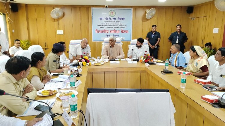 उप मुख्यमंत्री श्री सिंहदेव ने ली जिला अधिकारियों की समीक्षा बैठक
