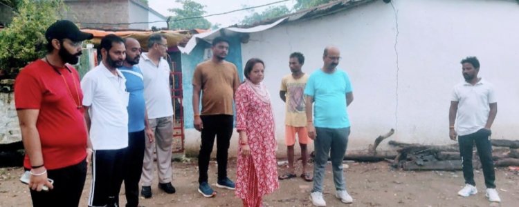 सुबह:सुबह भेट मुलाकात कार्यक्रम:पीसीसी महासचिव, महापौर पहुंचे एनएसपीसीएल कॉलोनी रुआबान्धा