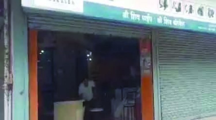 बोरवेल्स की दुकान से 1.70 लाख कैश चोरी