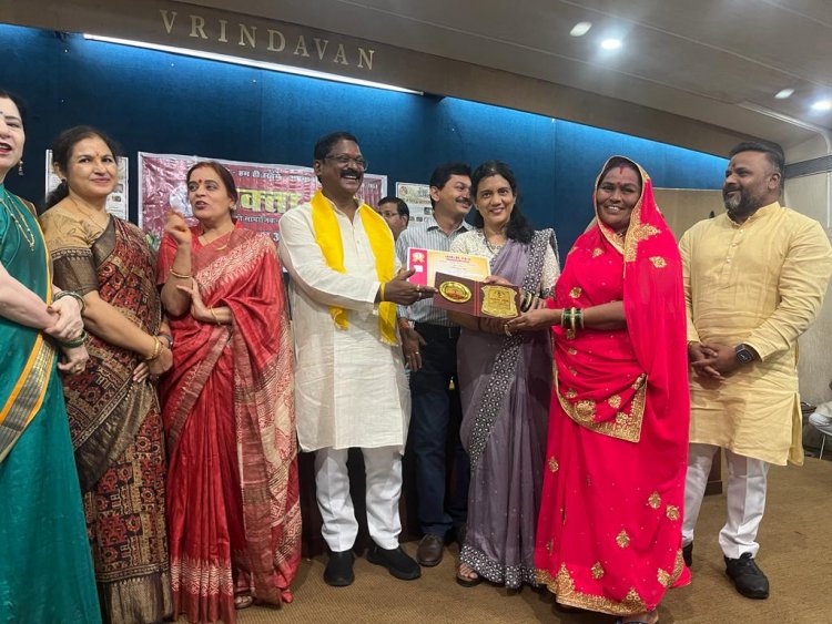 कामयाबी के झंडे गाड़नेवाली 100 महिलाओं को वक्ता मंच ने किया सम्मानित
