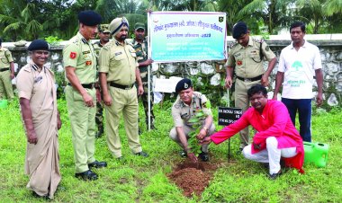 महानिरीक्षक की अगुवाई में बीएसएफ कर्मियों ने रोपे 1075 फलदार व छायादार पौधे