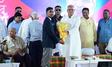 युवाओं से भेंट-मुलाकात: मुख्यमंत्री भूपेश बघेल ने कका अभी जिंदा है कहकर अपनी बात की आरम्भ,  "कका कका" के नारे से गूंज उठा जयंती स्टेडियम