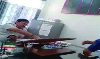 रिश्वत लेने वाले जिला खाद्य अधिकारी पर गिरी गाज, निलंबित