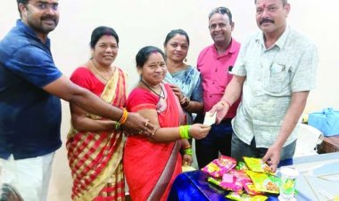 नपाध्यक्ष ने खरीदे स्वसहायता समूह द्वारा निर्मित मसाले