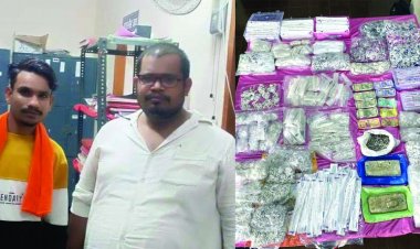 35 लाख के जेवरात और 1.83 लाख कैश समेत दो तस्कर गिरफ्तार