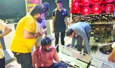 सुपेला फ्लाईओवर में बड़ा हादसा: पिकअप से भिड़ गया बाइक सवार, युवक के सीने में घुसा पाइप