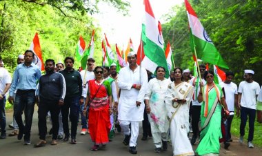 आज़ादी की 76 वें वर्षगांठ पर विधायक देवेंद्र यादव की 76 किलोमीटर की तिरंगा यात्रा में भिलाई वासियों ने लिया बढ़ चढ़कर हिस्सा