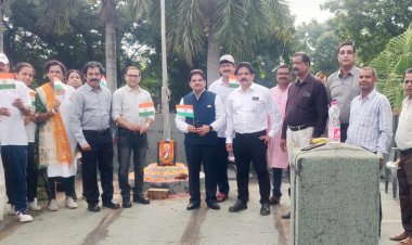 स्टील क्लब सेक्टर 8 में झंडा रोहण