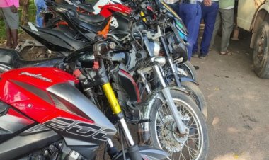 स्टंट बाजों पर चला दुर्ग पुलिस का डंडा, 18 बाइक जब्त