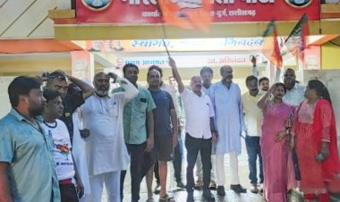 सांसद विजय बघेल को पाटन विधानसभा प्रत्याशी घोषित करने पर जिला भाजपा अध्यक्ष जितेन्द्र वर्मा के नेतृत्व में BJP कार्यकर्ताओं ने मनाया जश्न