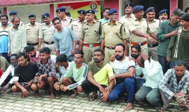 रातभर कॉबिंग गश्त कर फरार चल रहे 137 गुंडे-बदमाशों से तामिल कराई गई वारंट, अब तक 650 वारंटियों को गिरफ्तार कर न्यायालय में किया पेश