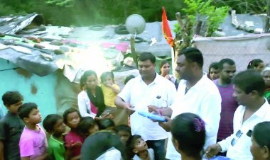 बच्चों को पाठ्य सामग्री वितरित कर मनाया मुख्यमंत्री भूपेश बघेल का जन्मदिन, राजीव युवा मितान क्लब भिलाई नगर की पहल