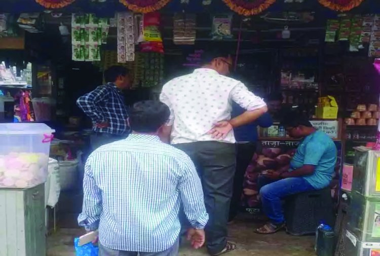 13 दुकानों पर 1 हजार 8 सौ रूपये जुर्माना, प्रतिबंधित प्लास्टिक जब्त
