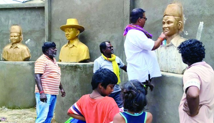 दुर्ग जिले में प्रशासन की अनदेखी और उदासीनता की वजह से महापुरुषों का हो रहा था अपमान, सामाजिक कार्यकर्ताओं ने कर दिया रंगरोगन