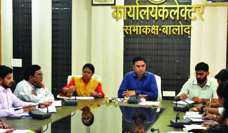 शाला मरम्मत हेतु शेष कार्यों को 31 अगस्त तक अनिवार्य रूप से पूरा करें: कलेक्टर श्री शर्मा