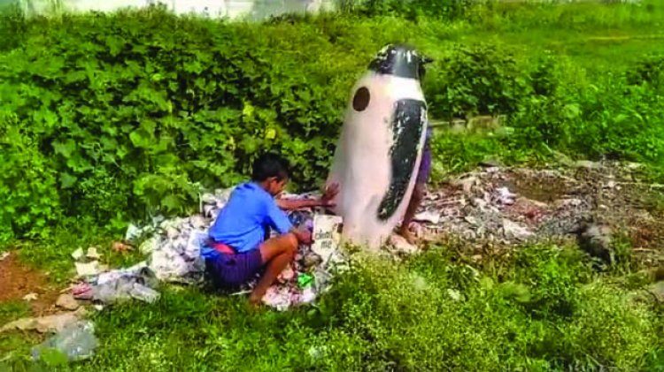 विद्यार्थी से कचरा साफ करवाने वाले शिक्षक पर होगी कार्यवाही