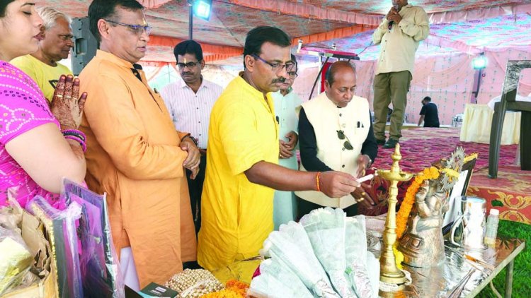 कसौंधन वैश्य समाज को अब दूसरे भवनों पर नहीं होना पड़ेगा आश्रित, स्वयं का भवन बनने से लोगों में हर्ष