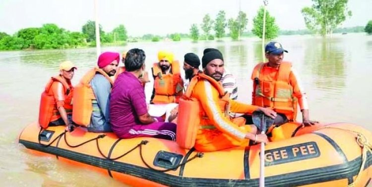 पंजाब में बाढ़ से चार की मौत, 26 अगस्त तक कई स्कूलों में छुट्टी