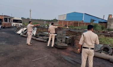 जिला दुर्ग के 44 से अधिक कबाड़ियो पर ताबड़तोड़ कार्रवाई, 25 से अधिक कबाड़ दुकान सील, 15 गिरफ्तार
