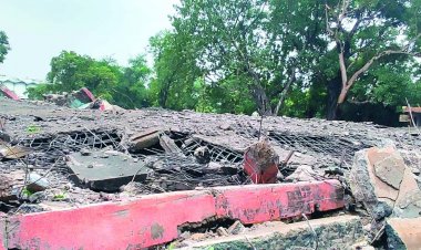 भिलाई टाउनशिप में बड़ा हादसा, भरभराकर गिरी वर्षों पुरानी दो पानी टंकी, देखें फोटो
