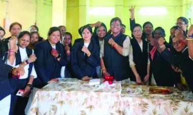 दुर्ग में महिला अधिवक्ताओं ने एक दूजे को राखी बांध लिए संकल्प