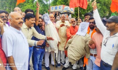 सनातन धर्म के अपमान से आक्रोशित भाजपा ने किया राहुल गांधी, भूपेश बघेल और स्टालिन का फूंका  पुतला