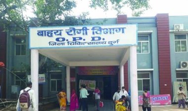 डॉक्टर पर महिला सहकर्मी ने लगाया यौन उत्पीड़न का आरोप, अपने कक्ष में बुलाकर गर्ल फ्रेंड बनने का बनाता था दबाव