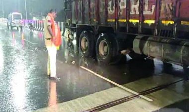 ट्रक के पीछे जा घुसा तेज रफ्तार स्कूटर सवार, पावर हाउस फ्लाई ओवर पर सड़क हादसे में युवक की दर्दनाक मौत