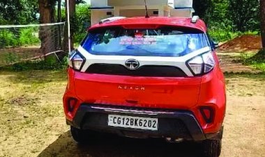 चेकिंग के दौरान कार में मिला 17 लाख कैश