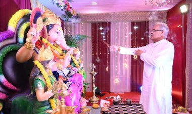 मुख्यमंत्री श्री बघेल ने की गणपति जी की पूजा-अर्चना