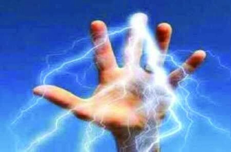 घर की आटा चक्की से करंट लगने से परिवार के 2 बच्चों समेत 4 लोगों की मौत