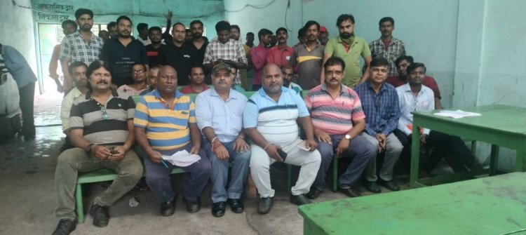ठेका श्रमिकों की समस्याओं व मांगों पर की गई चर्चा