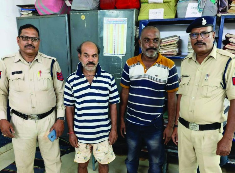 दुर्ग में लोगों को धमकाते हुए दो चाकूबाज गिरफ्तार