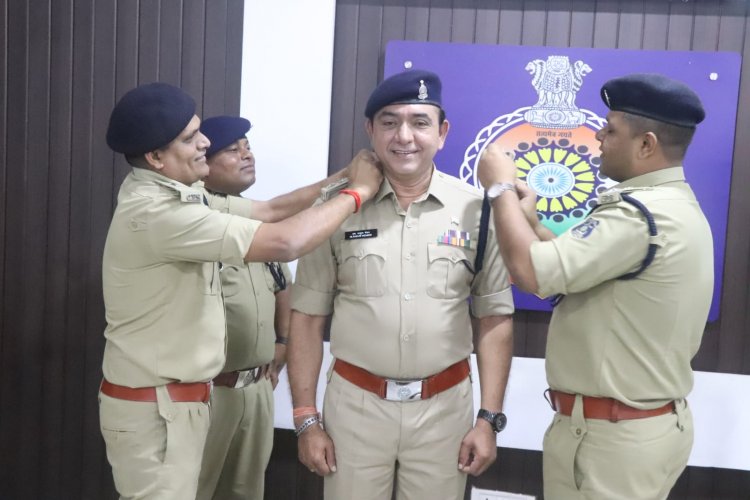 थाना प्रभारी जामुल याकूब मेमन, थाना प्रभारी वैशाली नगर प्रदीप कुमार सोरी, एवम रक्षित निरीक्षक दुर्ग रमेश कुमार चन्द्रा को SP ने स्टार लगाकर किया गया पदोन्नत, बने DSP