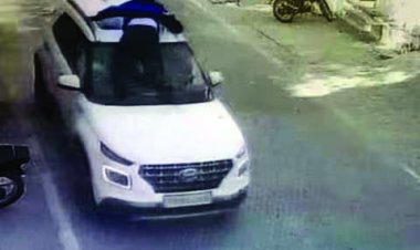 सनकी टीचर ने बोनट पर फंसे छात्र को 10 किमी तक घुमाया