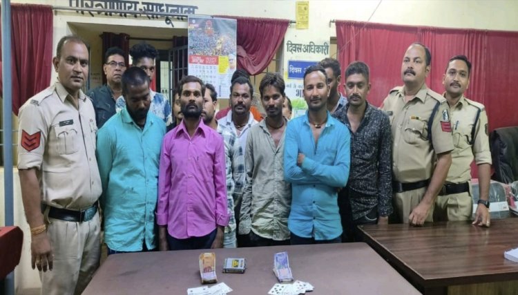 सार्वजनिक स्थल में जुआ खेलते 12 लोगों को दुर्ग पुलिस ने पकड़ा, 48000 रुपए जब्त