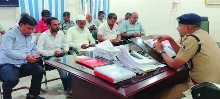 दुर्ग सीएसपी मणिशंकर चंद्रा ने पटाखा व्यापारियों की ली बैठक