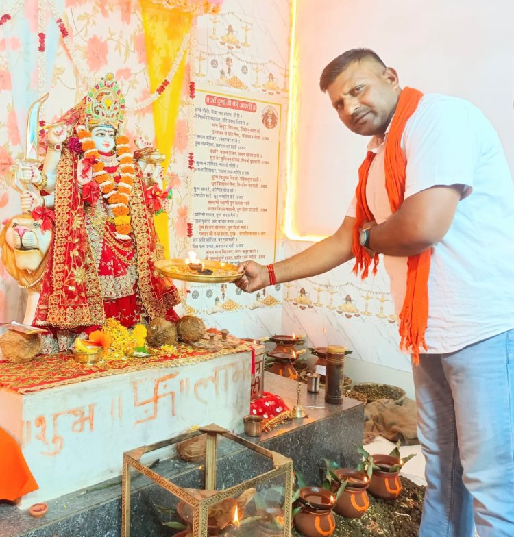राजेश चौधरी ने माता रानी की आरती कर लोगों से कांग्रेस को जिताने की अपील