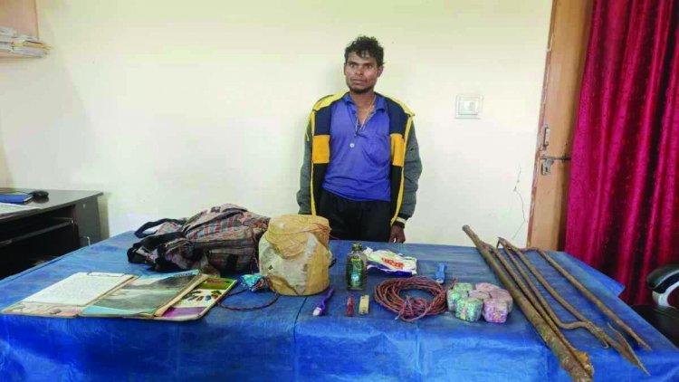 टिफिन बम के साथ पुलिस के हत्थे चढ़े तीनों माओवादी