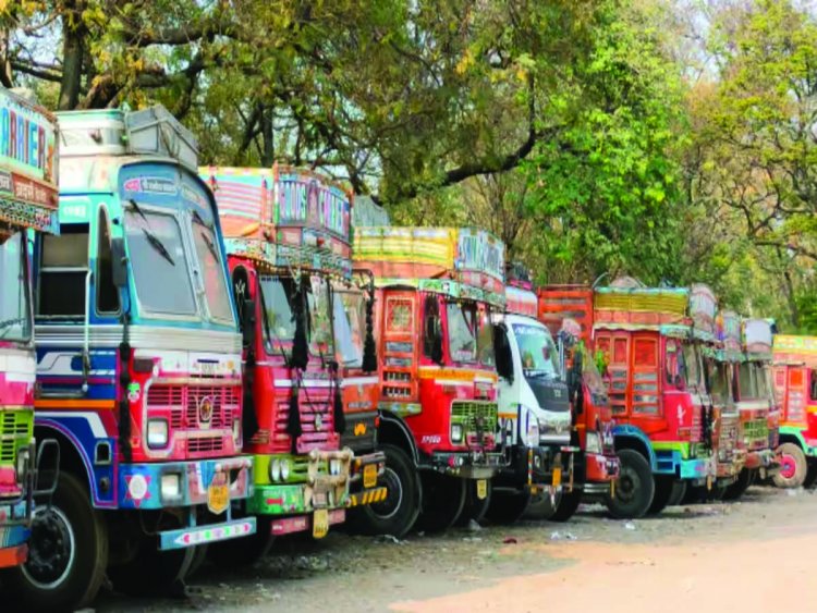 ट्रक ड्राइवरों का हड़ताल खत्म, चर्चा के बाद वापस लौटे