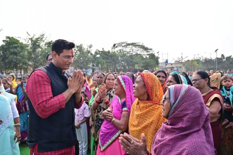 खुर्सीपार के विभिन्न वार्डों में पहुंचे विधायक देवेंद्र ने जनता का जताया आभार